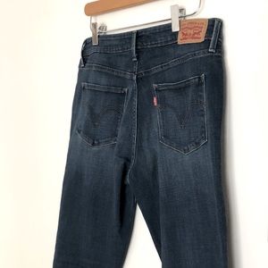 Levi’s Mid Rise Skinny Jean